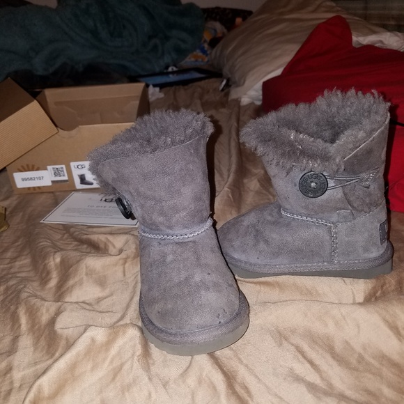 Toddler UGGS - Picture 3 of 4